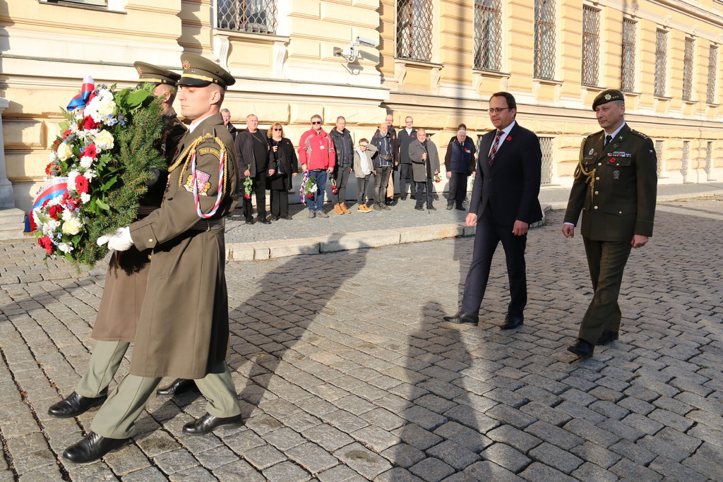 Z pietní vzpomínky na popravené absolventy Vysoké školy válečné