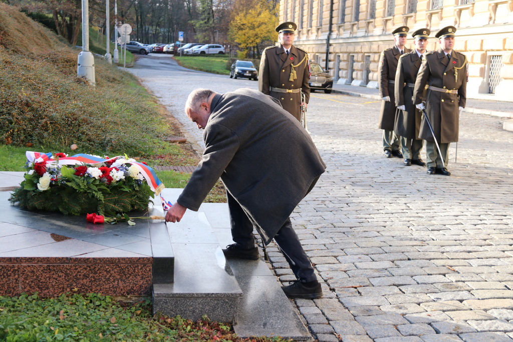 Z pietní vzpomínky na popravené absolventy Vysoké školy válečné