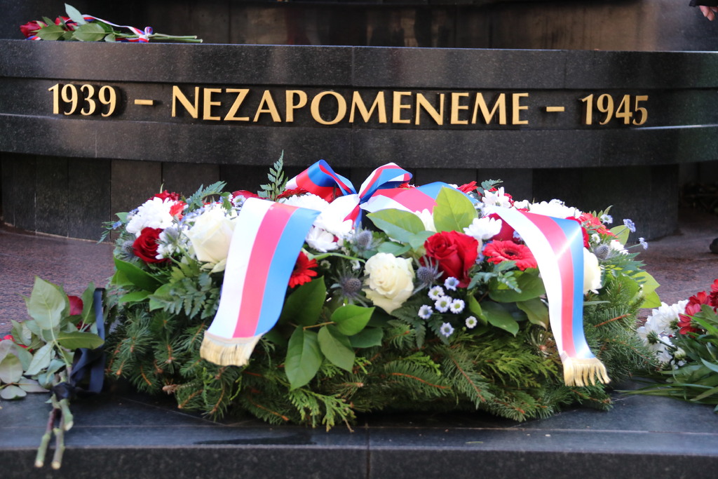 Zástupci resortu obrany i blízcí uctili památku popravených absolventů Vysoké školy válečné