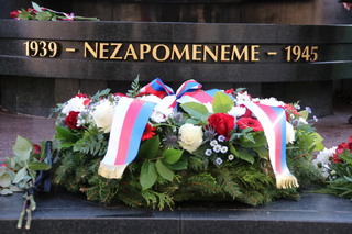 Zástupci resortu obrany i blízcí uctili památku popravených absolventů Vysoké školy válečné