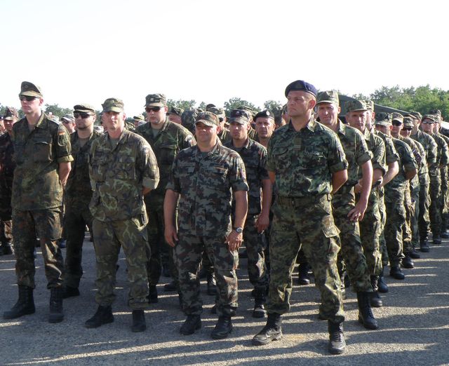 Čeští vojáci začlenění v mezinárodní jednotce.