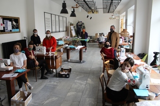 Vestibul Interier šije roušky