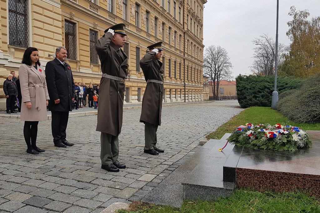 Ze vzpomínky na popravené absolventy Vysoké školy válečné.