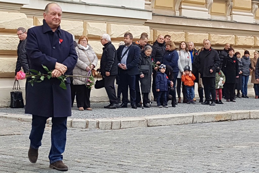 Ze vzpomínky na popravené absolventy Vysoké školy válečné.