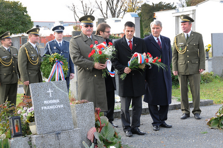 Věnováno všem žijícím i mrtvým veteránům válek