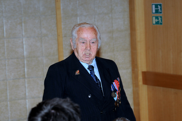 Úctu k druhoválečnému veteránovi Štefanovi Vlčkovi projevili vyškovští bouřlivým potleskem
