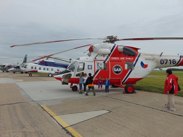 letecká technika na statické ukázce