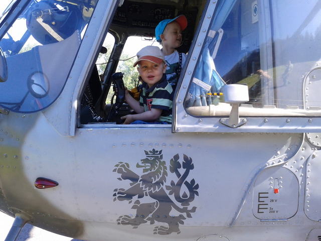 Vrtulník Mi-17 byl pro malé i velké návštěvníky velkým lákadlem