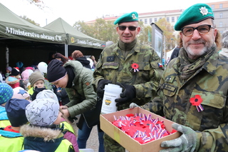 Symbol vlčích máků opanoval náměstí Míru.