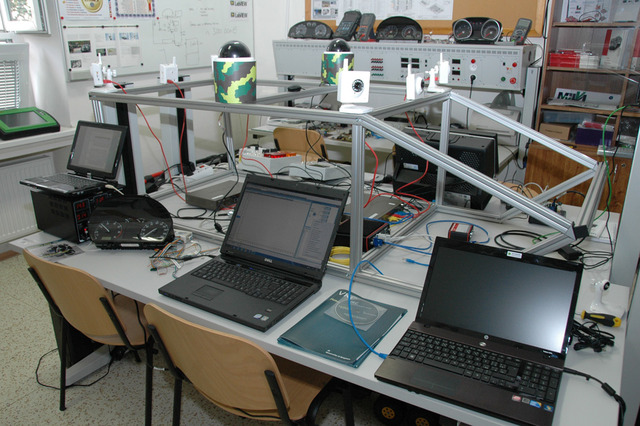 Laboratoř vetroniky na katedře bojových a speciálních vozidel