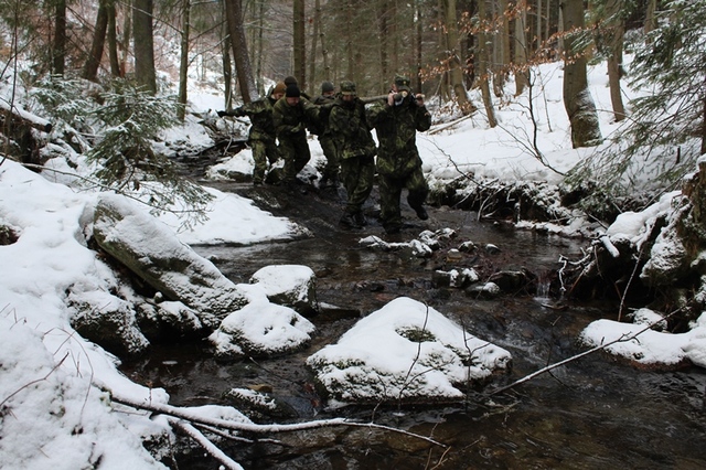 Transport raněného v nepřístupném terénu