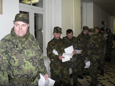 Pěší rota aktivní zálohy KVV Plzeň zahájila cvičení Hradba 2016