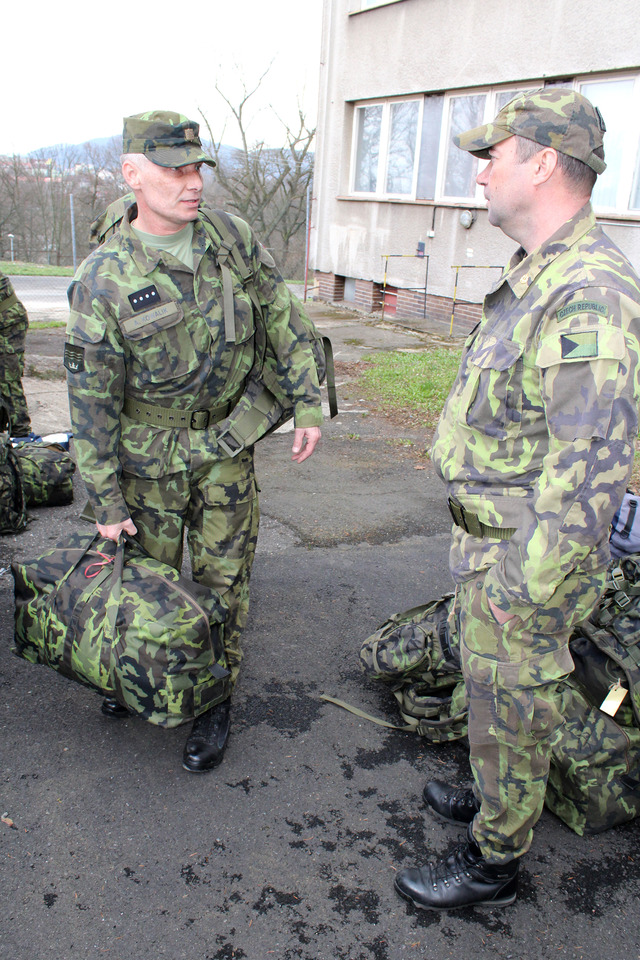 Na cvičení Hradba 2016 pokračují příslušníci pěší roty aktivní zálohy KVV Karlovy Vary