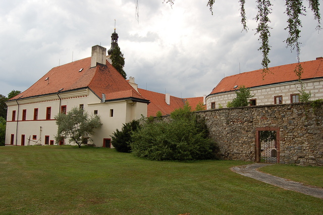 Komorní Hrádek 1