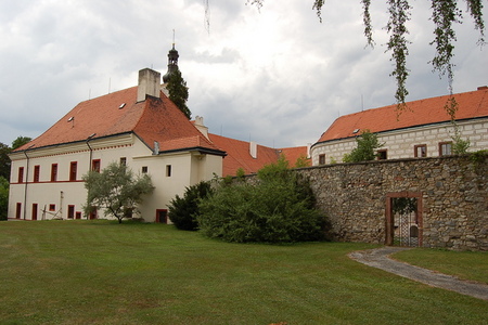 Komorní Hrádek 1