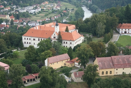 Komorní Hrádek 6