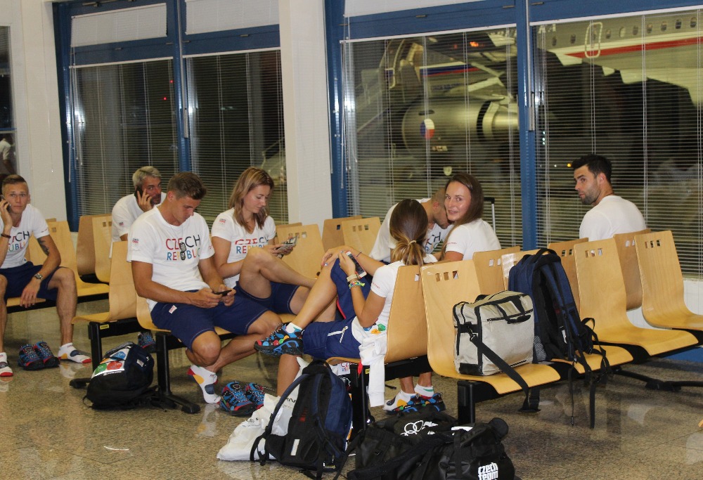 sportovci před odletem do Ria