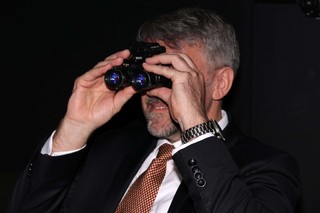 Poslední zastávkou byla místnost, kde se trénuje noční vidění za pomoci NVG