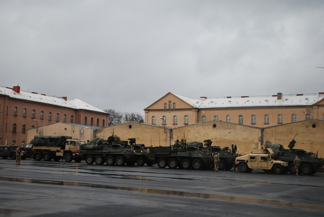 Technika zaparkovaná v kasárnách.