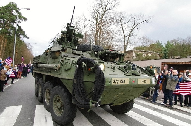 Impozantní Strykery v Pardubicích