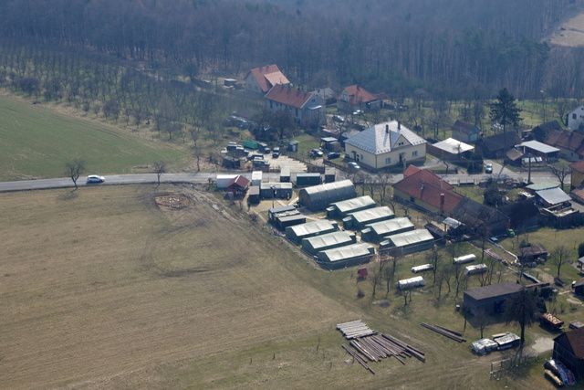 Letecký pohled na hlavní základnu v Haluzicích