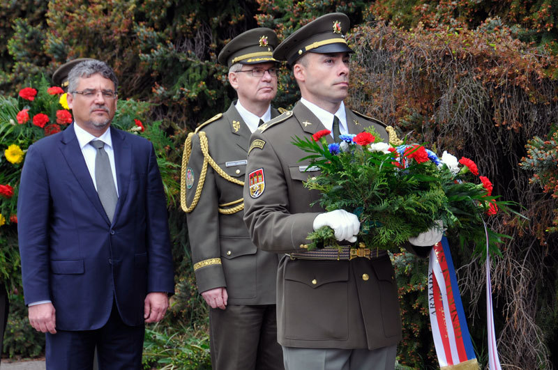 Vzpomínka na polské vojáky, kteří osvobozovali okraj Prahy a položili zde své životy, se konala u pomníku na Žernosecké ulici. Smuteční kytici zde položili náměstek ministra obrany Tomáš Kuchta a zástupce ředitele Sekce podpory MO brigádní generál Jaroslav Linhart