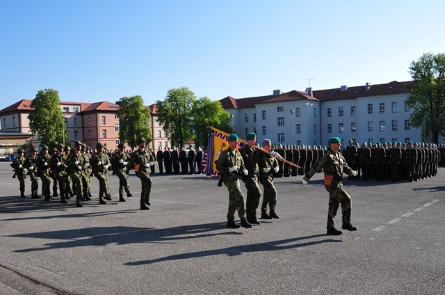 Přinesení bojového praporu