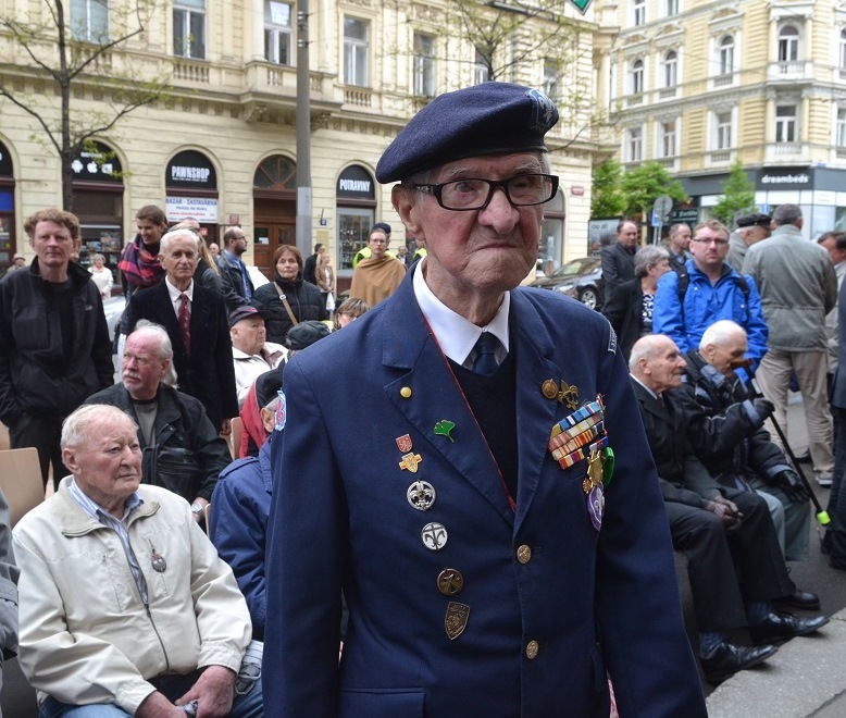 Mezi účastníky pietního aktu byli i účastníci Květnového povstání z roku 1945