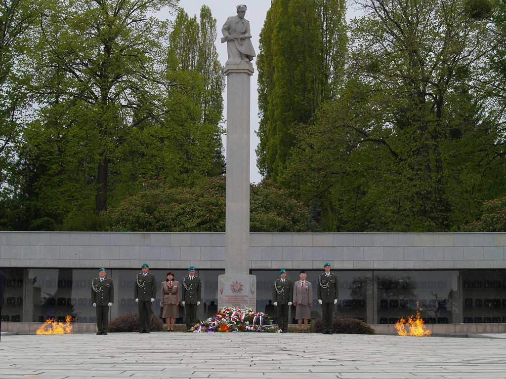 Studenti UO na čestné stráži