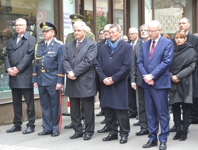 Vzpomínkového aktu se u budovy Českého rozhlasu zúčastnili čestní hosté