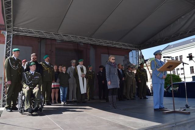  K nastoupeným vojákům nejprve promluvil zástupce náčelníka Generálního štábu