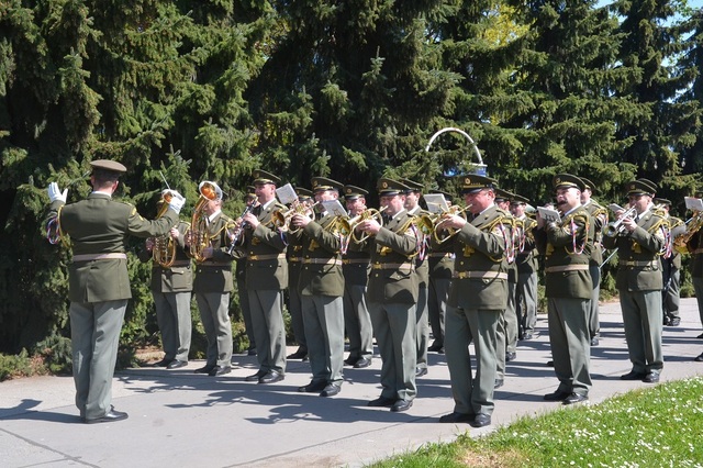 Oba pietní akty doprovodila Ústřední hudba Armády České republiky 