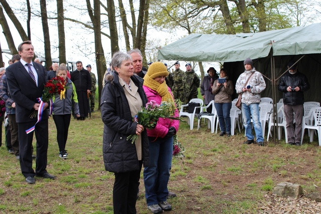 V popředí dcera in memoriam Jana Vavrdy paní Hana Zelenková s rodinou