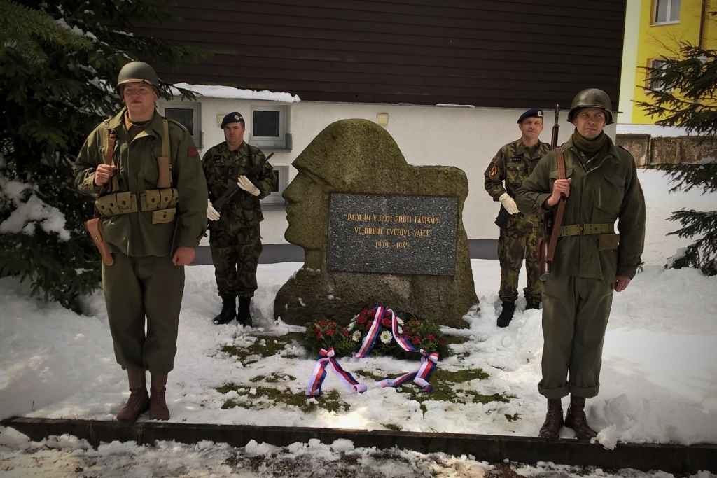 Strakoničtí vojáci se zúčastnili pietního aktu v obci Kvilda na Šumavě. 