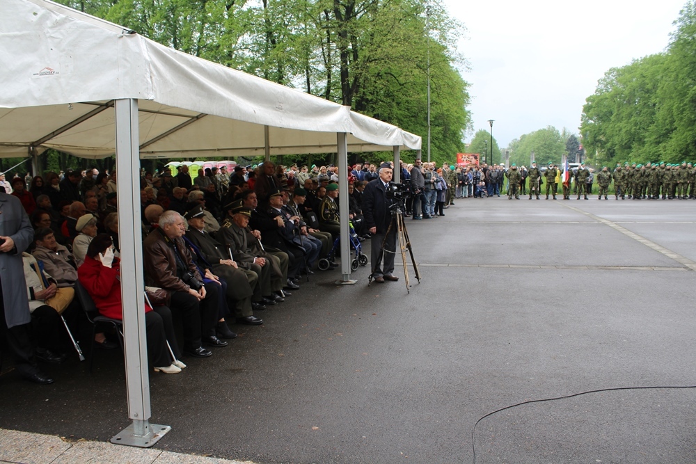 Hosté pietního aktu