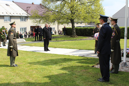 položení věnce náměstkem Ministra obrany p. Antonínem RADOU na Zákřově