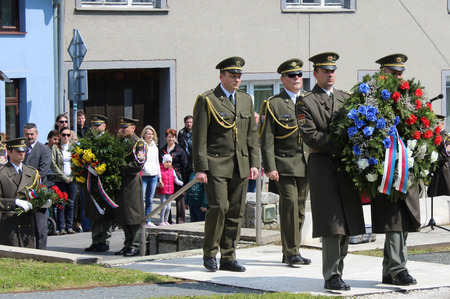 položení věnce zástupci AČR na Zákřově