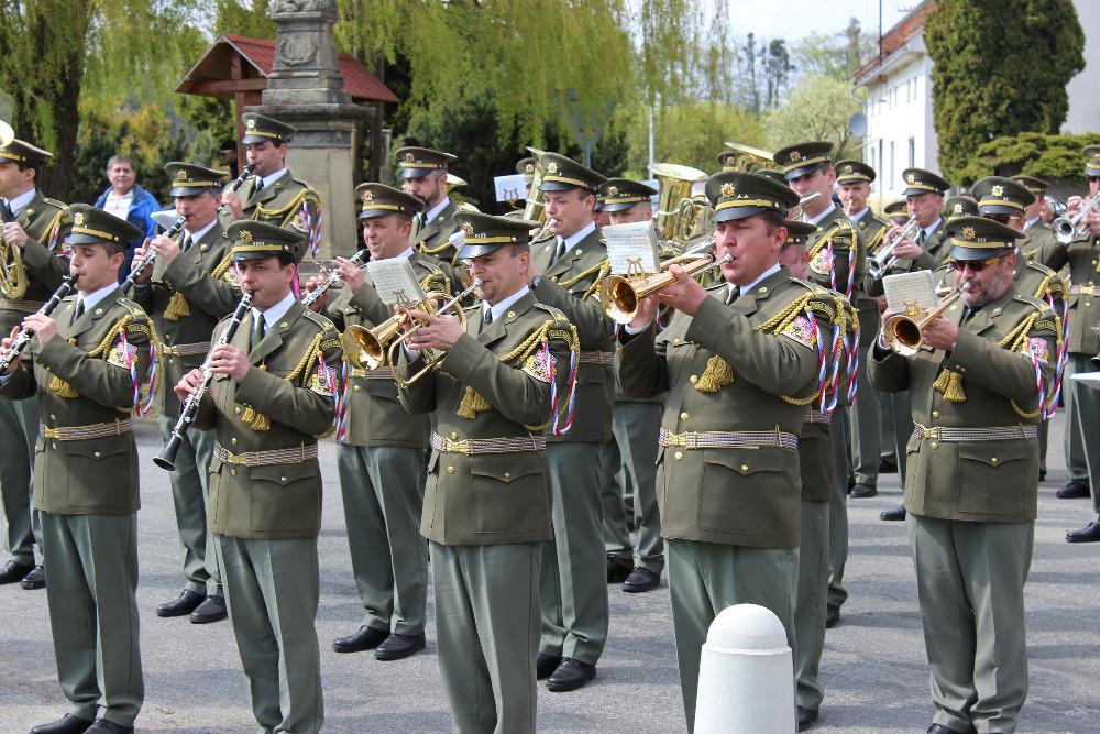 příslušníci Vojenské hudby statutárního města Olomouc