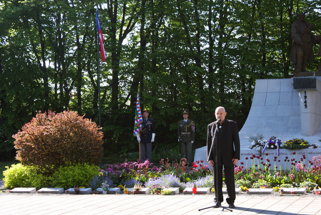 Jiří Pitín, zástupce Českého svazu bojovníků za svobodu, během projevu