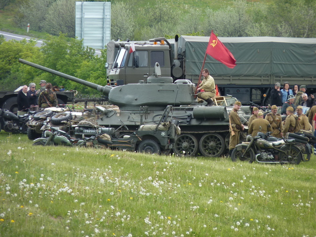 Na oslavy posledních výstřelů 2. sv. války dorazila vozidla všech typů