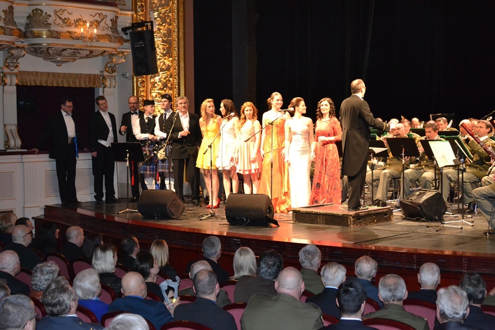 Na závěr koncertu zazpívali všichni účinkující společně