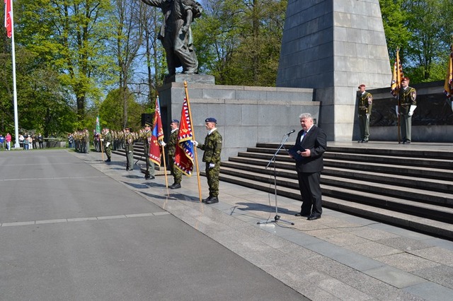 Památku všech hrdinů 2. světové války ve svém projevu uctil také 1. náměstek hejtmana Moravskoslezského kraje Josef Babka