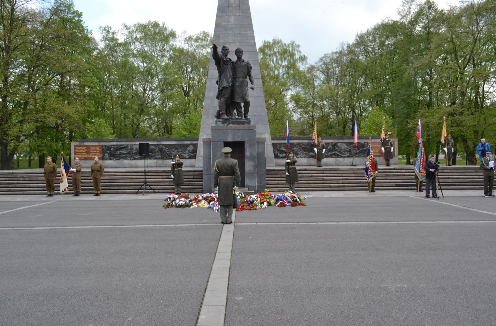 Památník Rudé armády v Komenského sadech v Ostravě