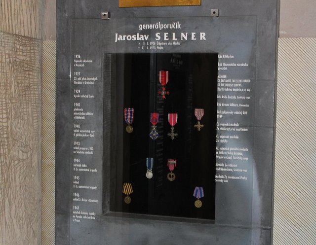 Panel s řády a vyznamenáními generálporučíka Selnera