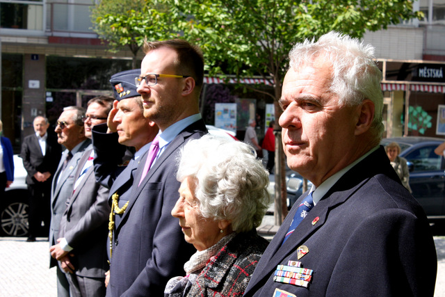 Podplukovník Jaroslav Houška, zástupce Československé obce legionářské spolu s ostatními uctil památku padlých československých vojáků