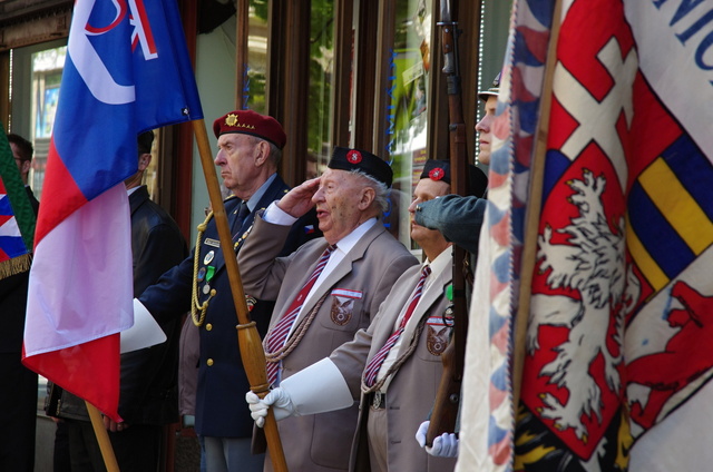 Veteráni před Českým rozhlasem
