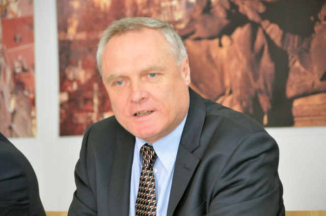 Náměstek ministra obrany Bohuslav Dvořák hovořil o výhodné a prospěšné spolupráci mezi českými armádními letci a ZOO Praha