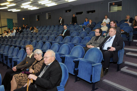 Část účastníků memoriálu před zahájením přednášek v kongresovém sále (1)