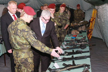 Ze statické ukázky výzbroje příslušníků 601.skupiny speciálních sil