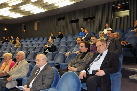 Část účastníků memoriálu před zahájením přednášek v kongresovém sále (3)